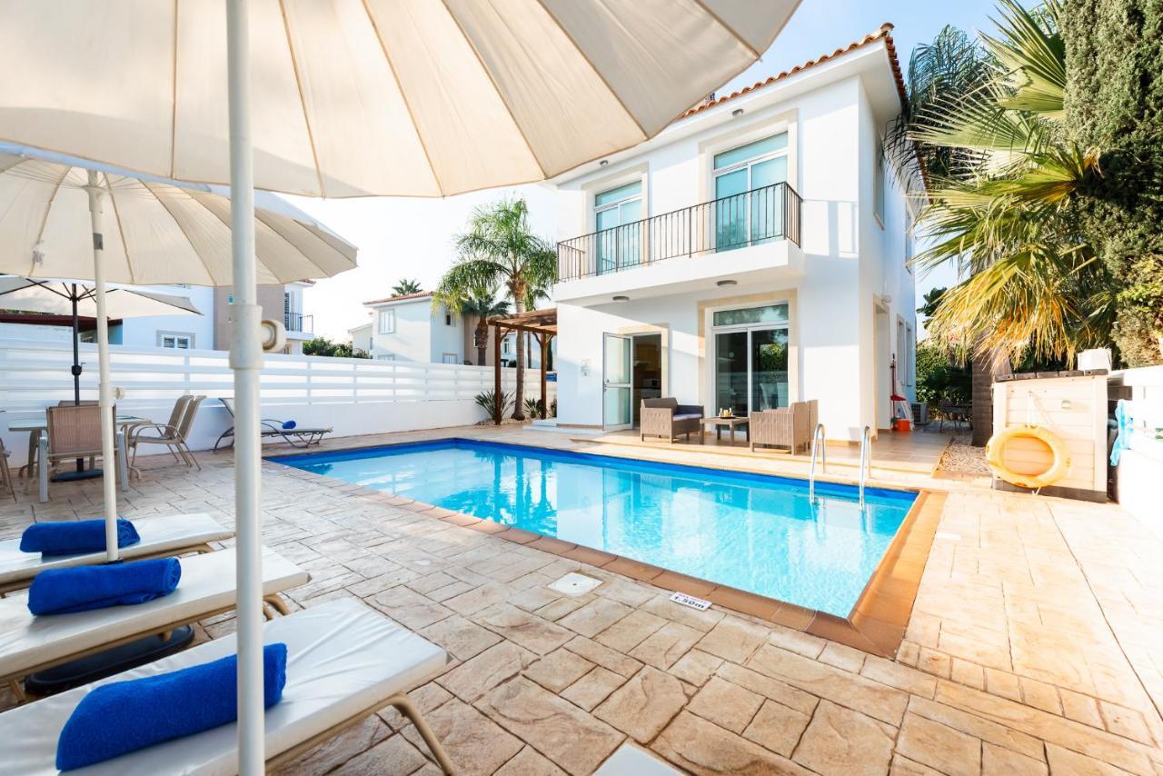 Villa Palm Breeze by Ezoria Protarász Kültér fotó