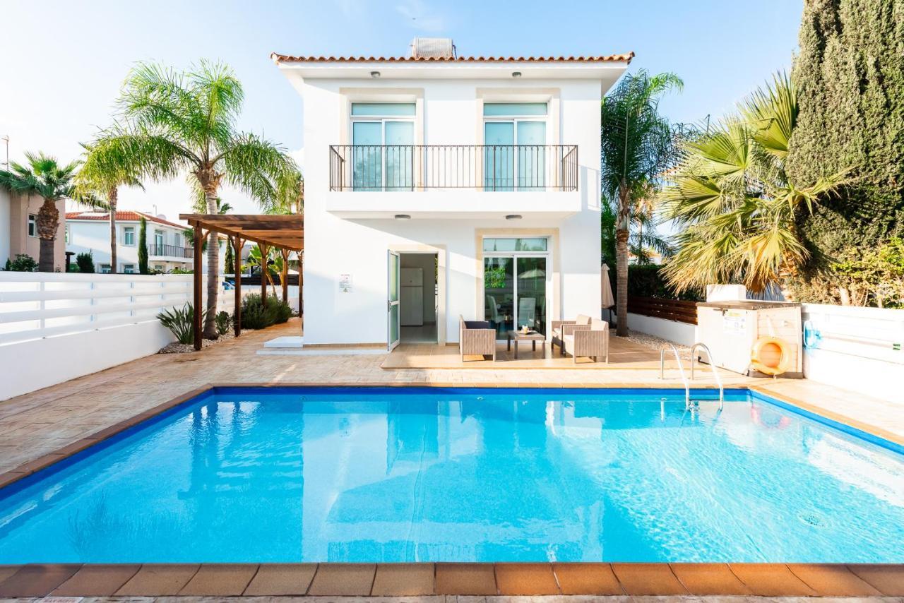 Villa Palm Breeze by Ezoria Protarász Kültér fotó